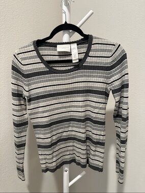 Liz Claiborne Gray and White Striped Ribbed Long-Sleeve Tee